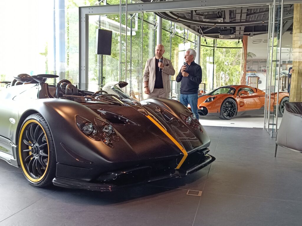 Horacio Pagani, założyciel i główny projektant Pagani Automobili (z prawej)