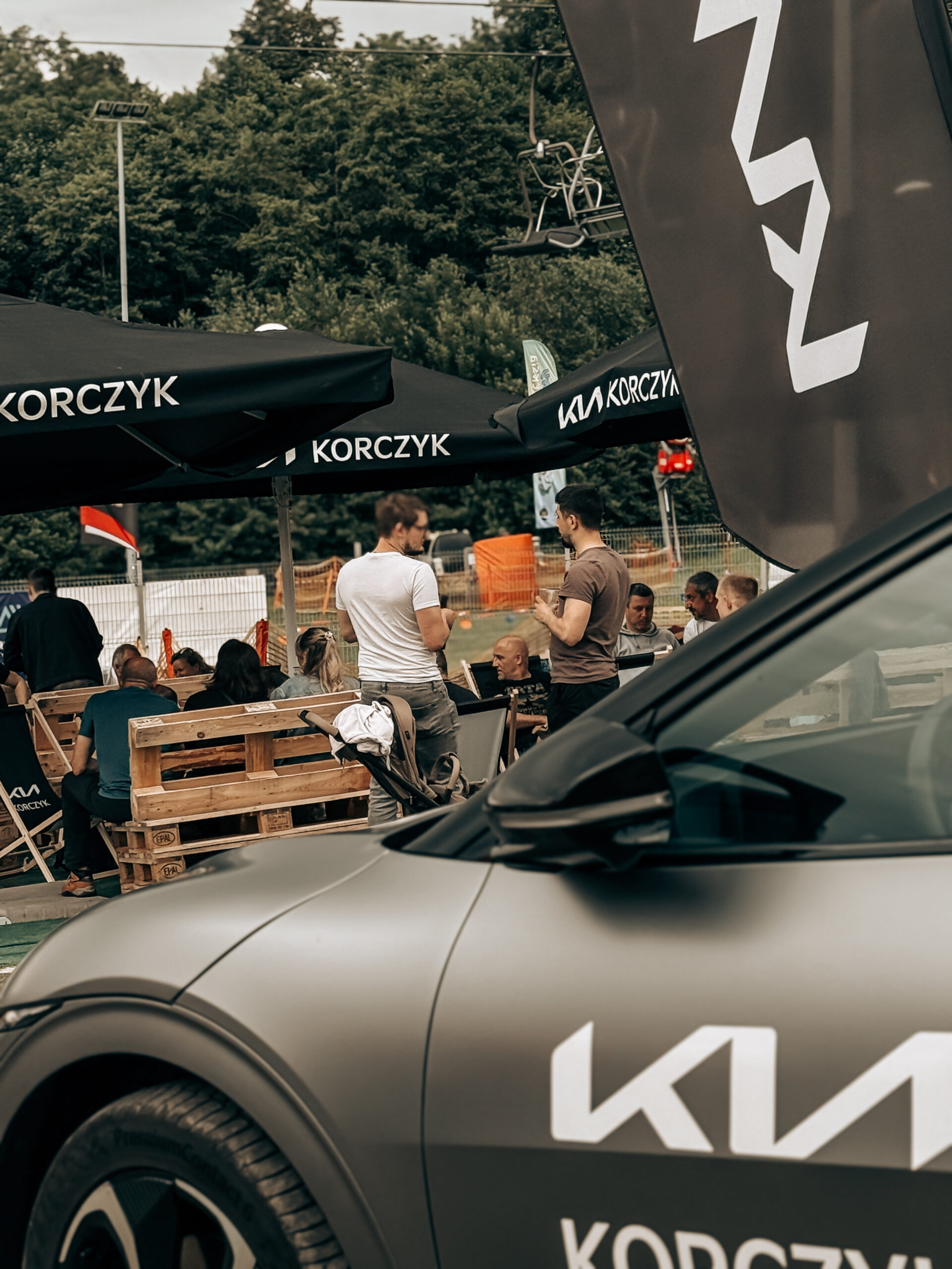 Kia Korczyk zadbała o odpowiednie obrandowanie części wypoczynkowej Revolution Parku